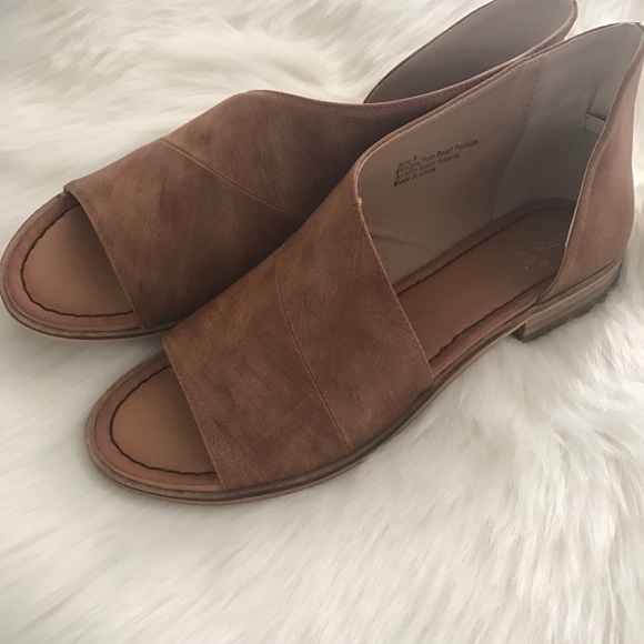 LAST 1️⃣ Soft Vegan Leather Cut Out Shank Flat - Picture 5 of 8